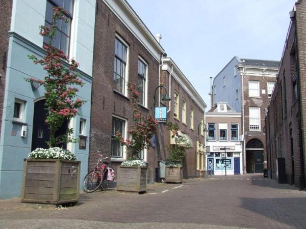 Guesthouse De Utrechtsche Dom Gouda Exteriör bild
