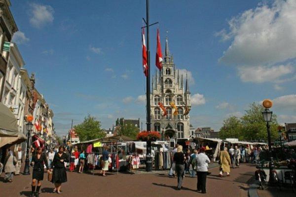 Guesthouse De Utrechtsche Dom Gouda Exteriör bild